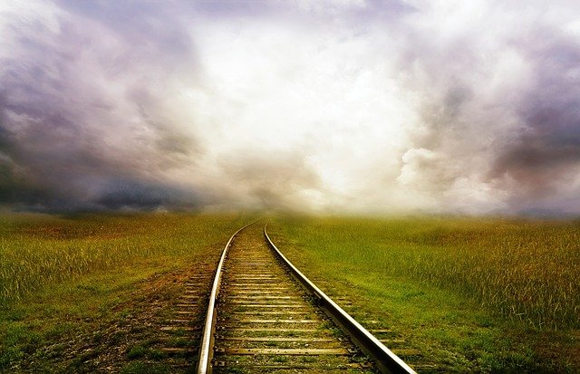 chemin de fer dans la nature